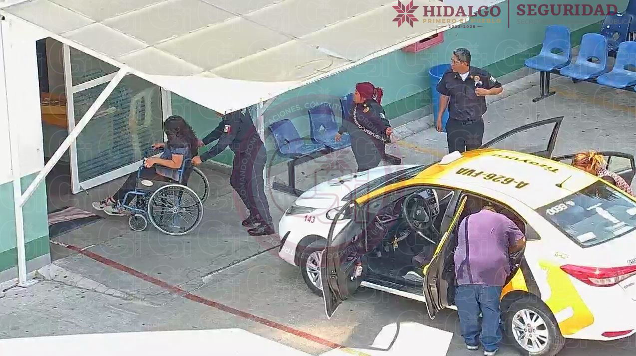 mujer en labor de  parto llega a hospital